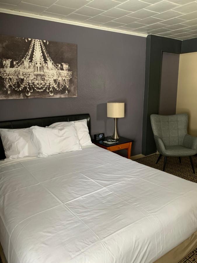 The Triangle Motel Alma Bagian luar foto