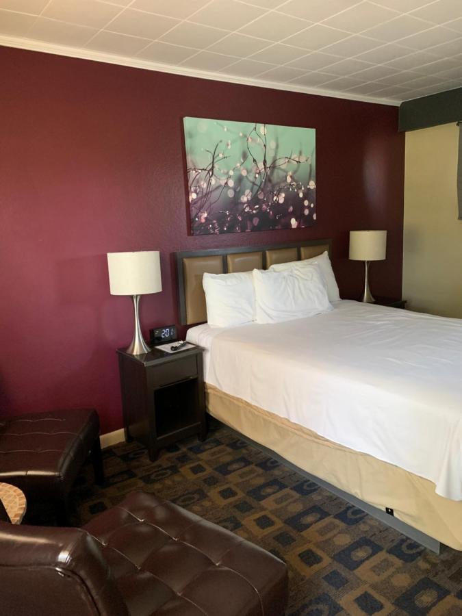 The Triangle Motel Alma Bagian luar foto