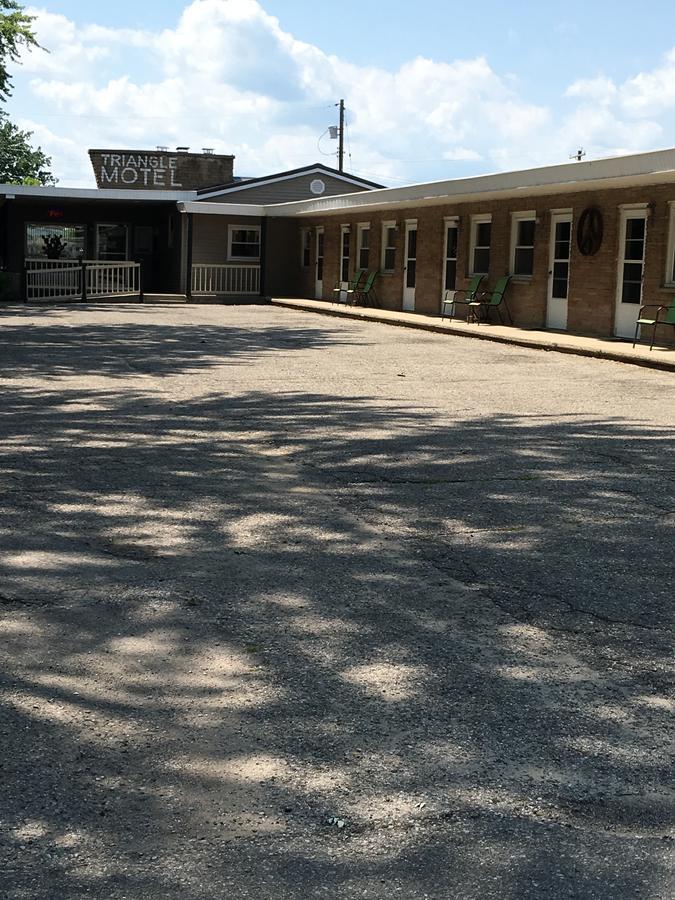 The Triangle Motel Alma Bagian luar foto