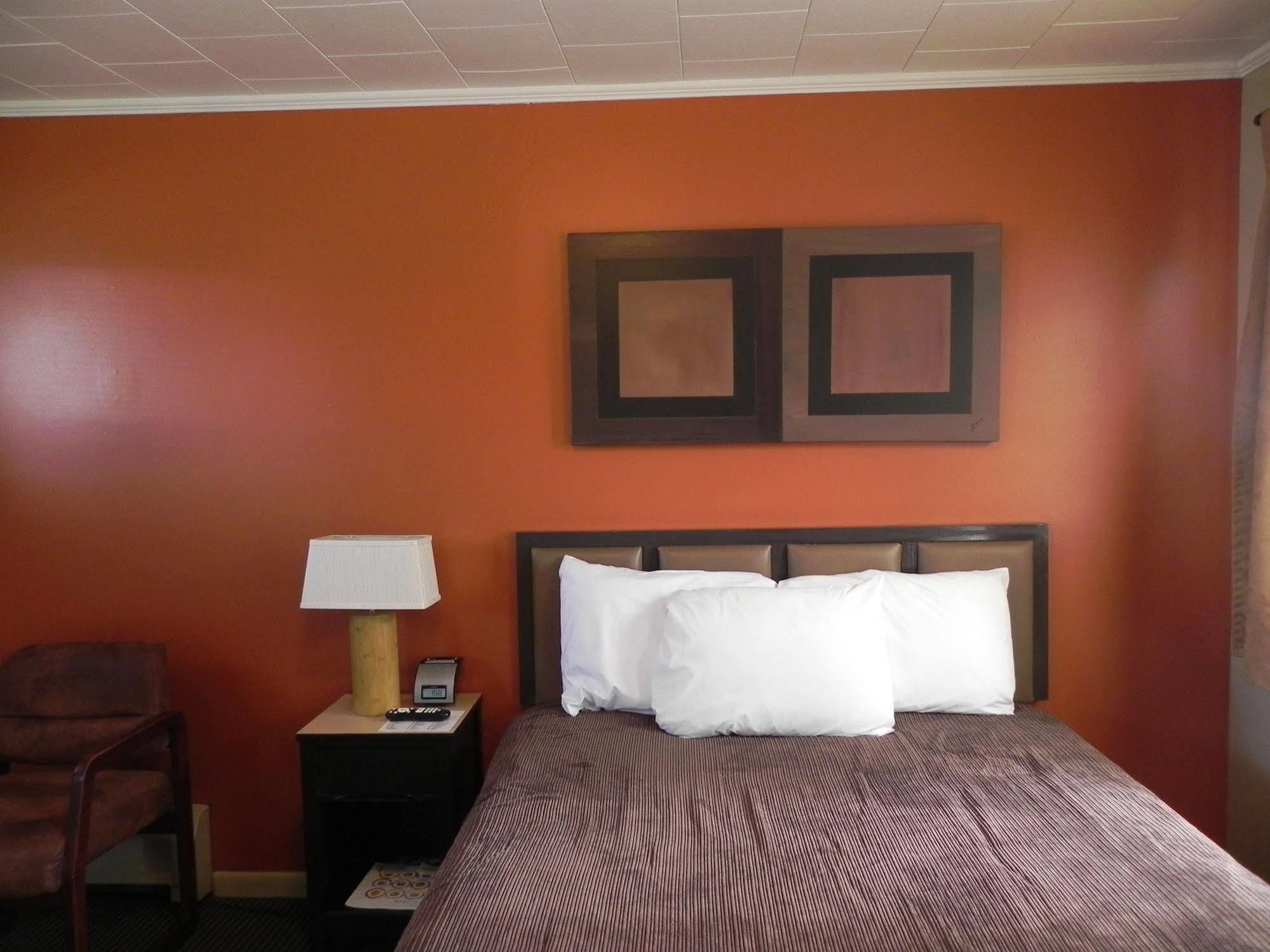 The Triangle Motel Alma Bagian luar foto