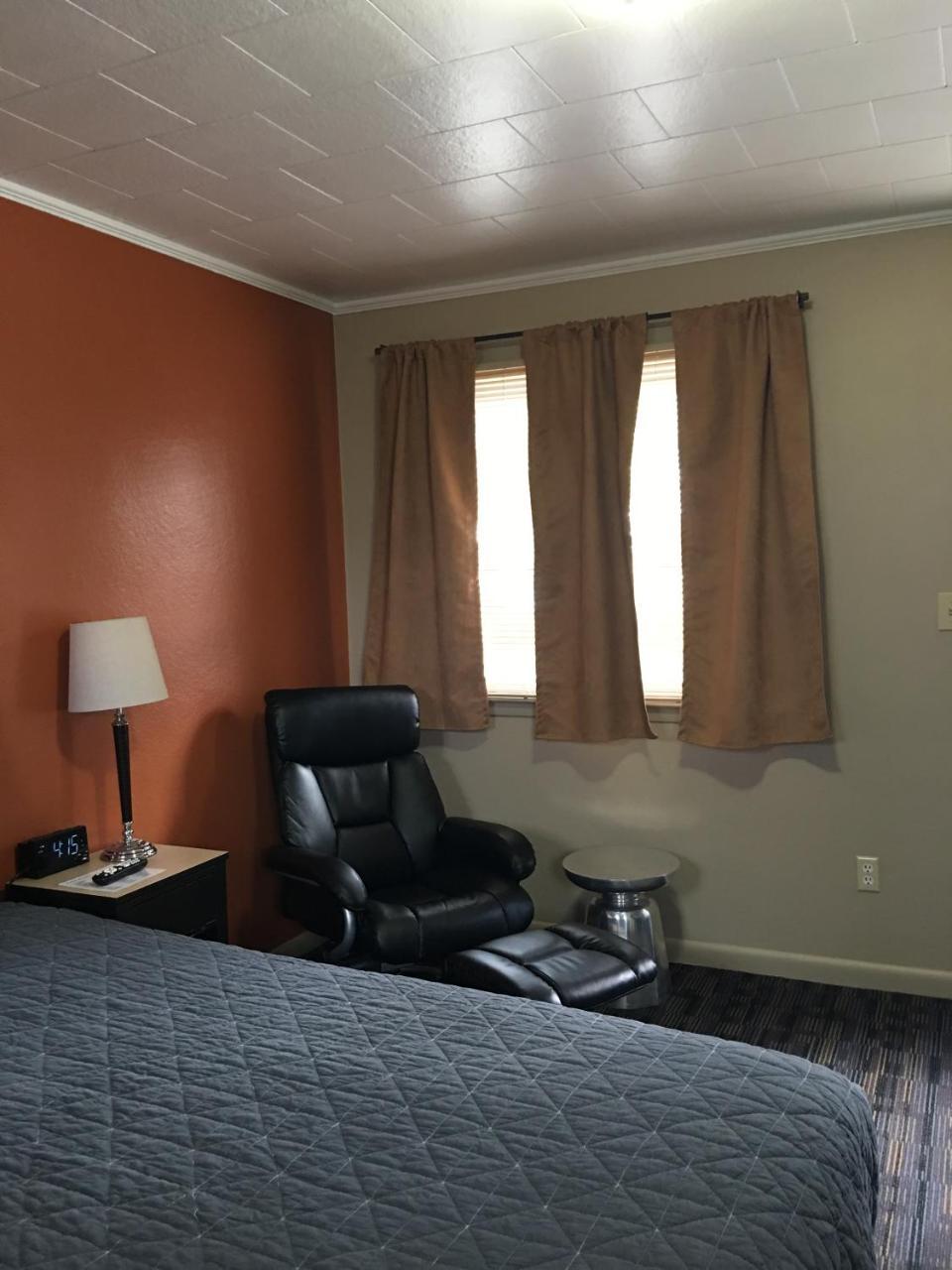 The Triangle Motel Alma Bagian luar foto